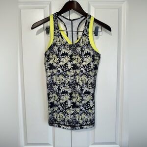 Lululemon Inspiration Tank Top Built in Bra Floral Size 6